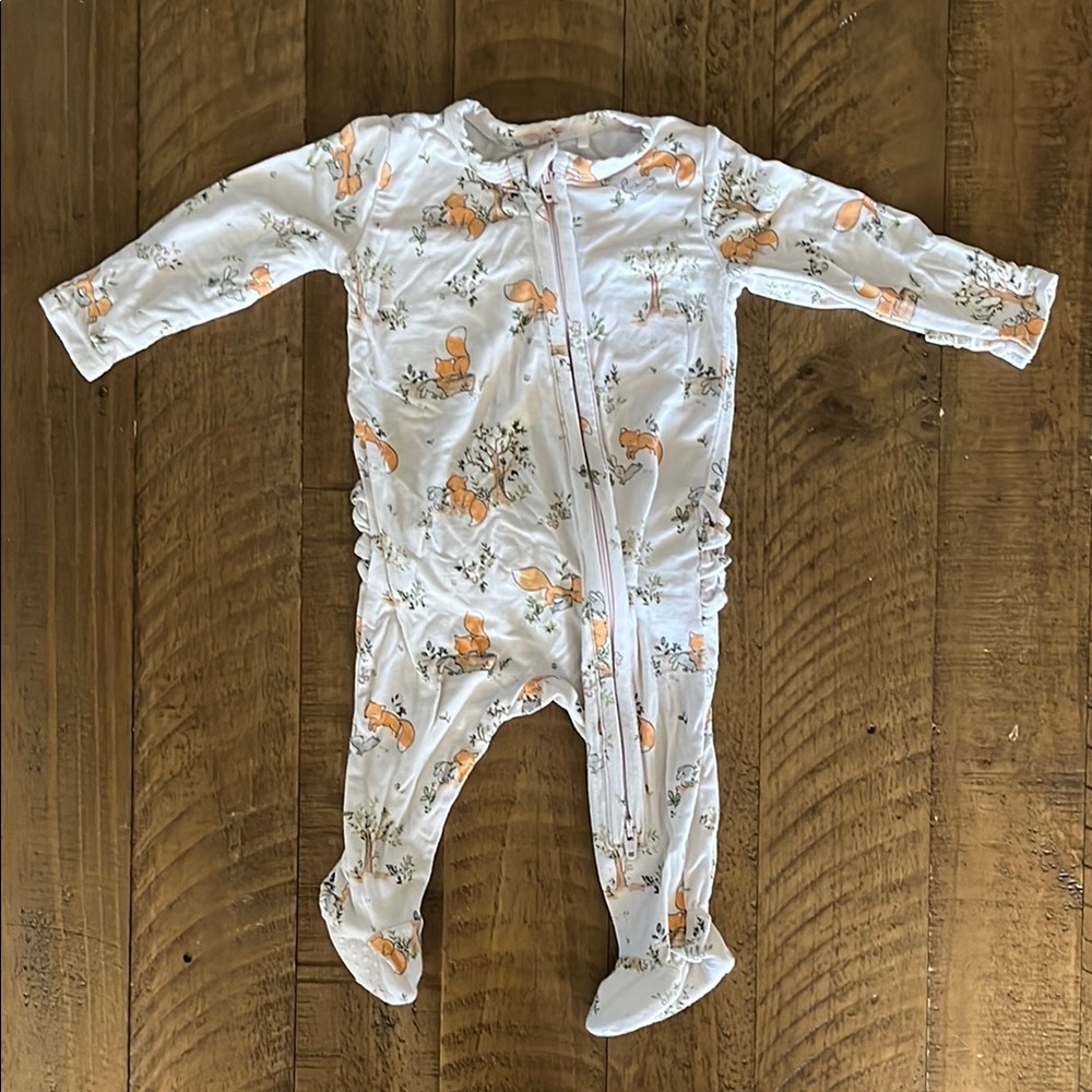 Angel Dear Bamboo 2-Way Ruffle Back Zipper Footie - Baby Foxes Pink - Picture 2 of 4